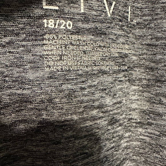 Livi’s Women's Gray Performance Crew Neck Dri Fit Top - Picture 7 of 7